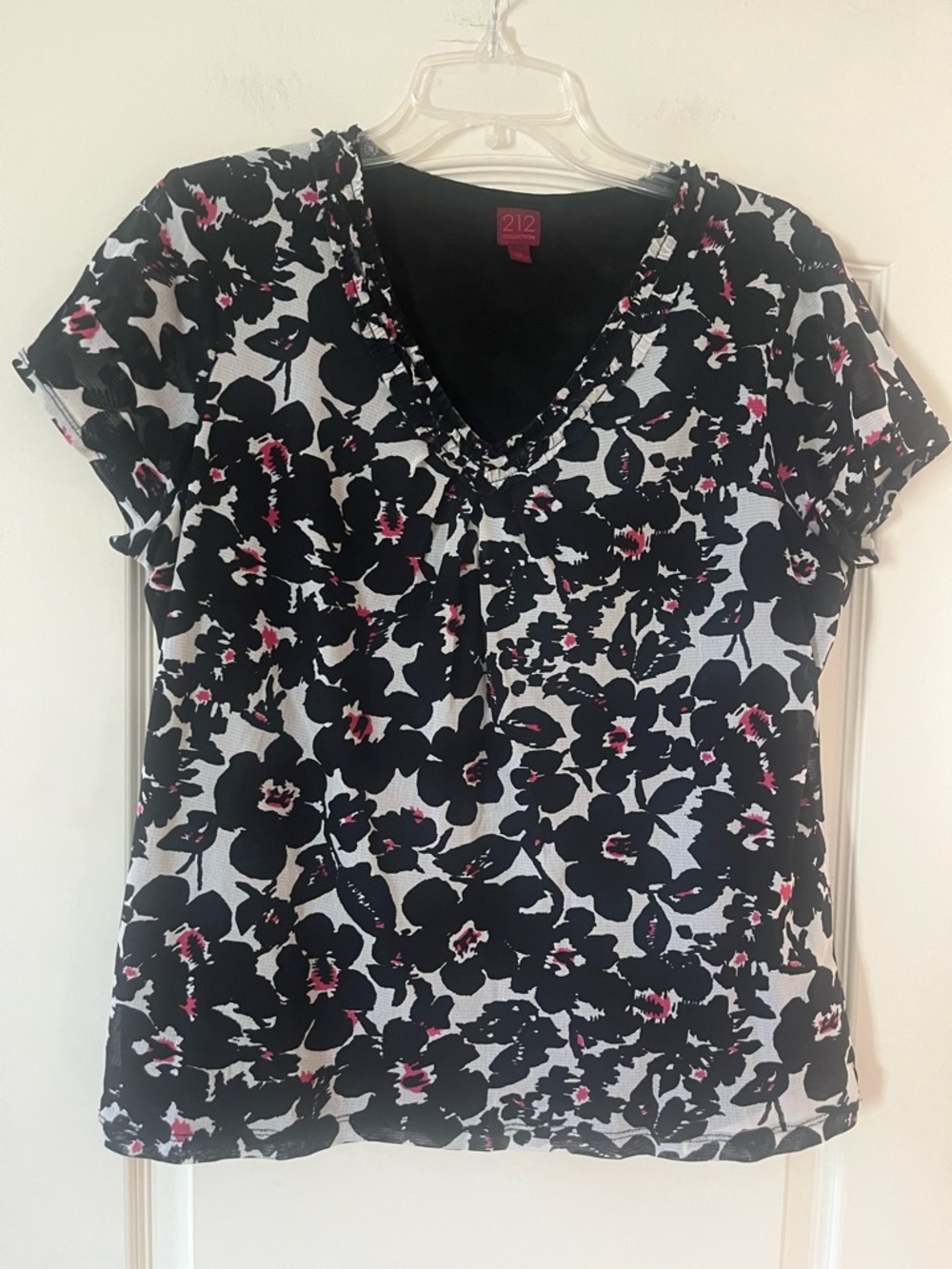 212 Collection Black Floral V-Neck Short Sleeve Top with Pink Accents Size XL